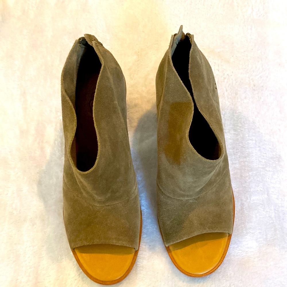 UGG Ginger (Green) Ankle Suede Boots Sz 9.5